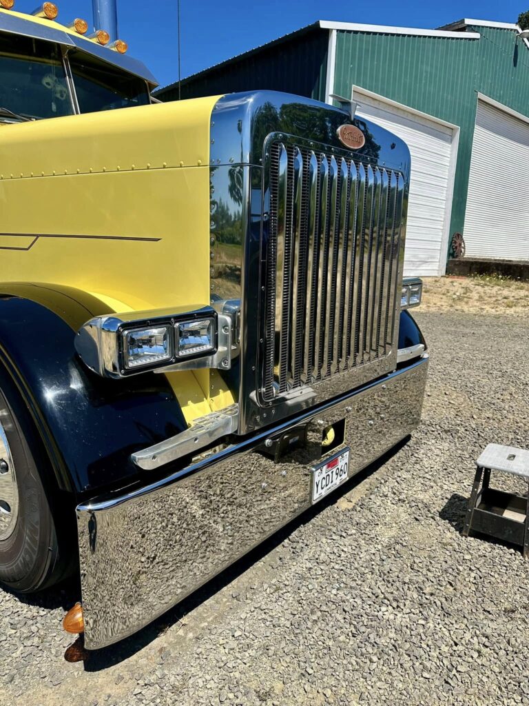 524623480_122164604396384305_4057421963243994129_n Polished Peterbilt Grille